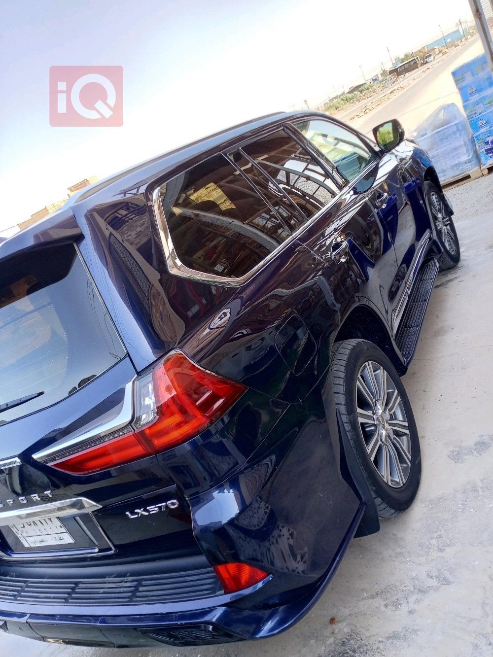 Lexus LX